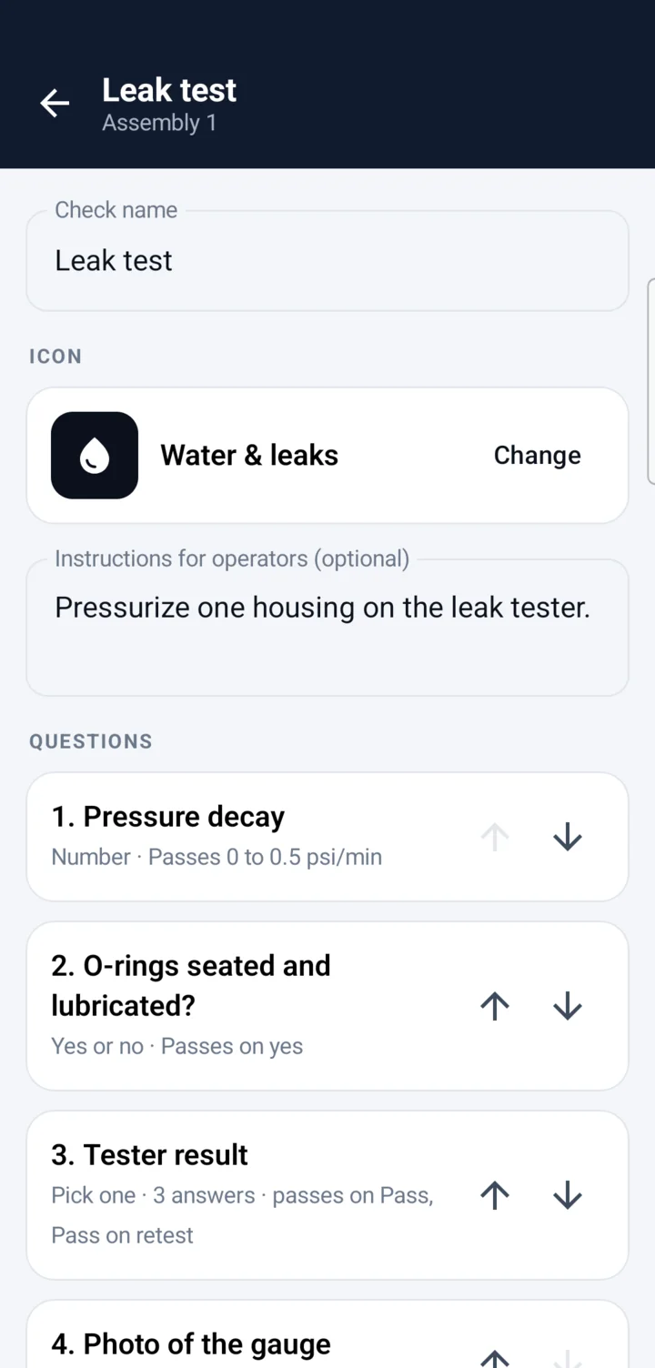 Check builder for a leak test: name, icon, instructions and four questions with their pass rules